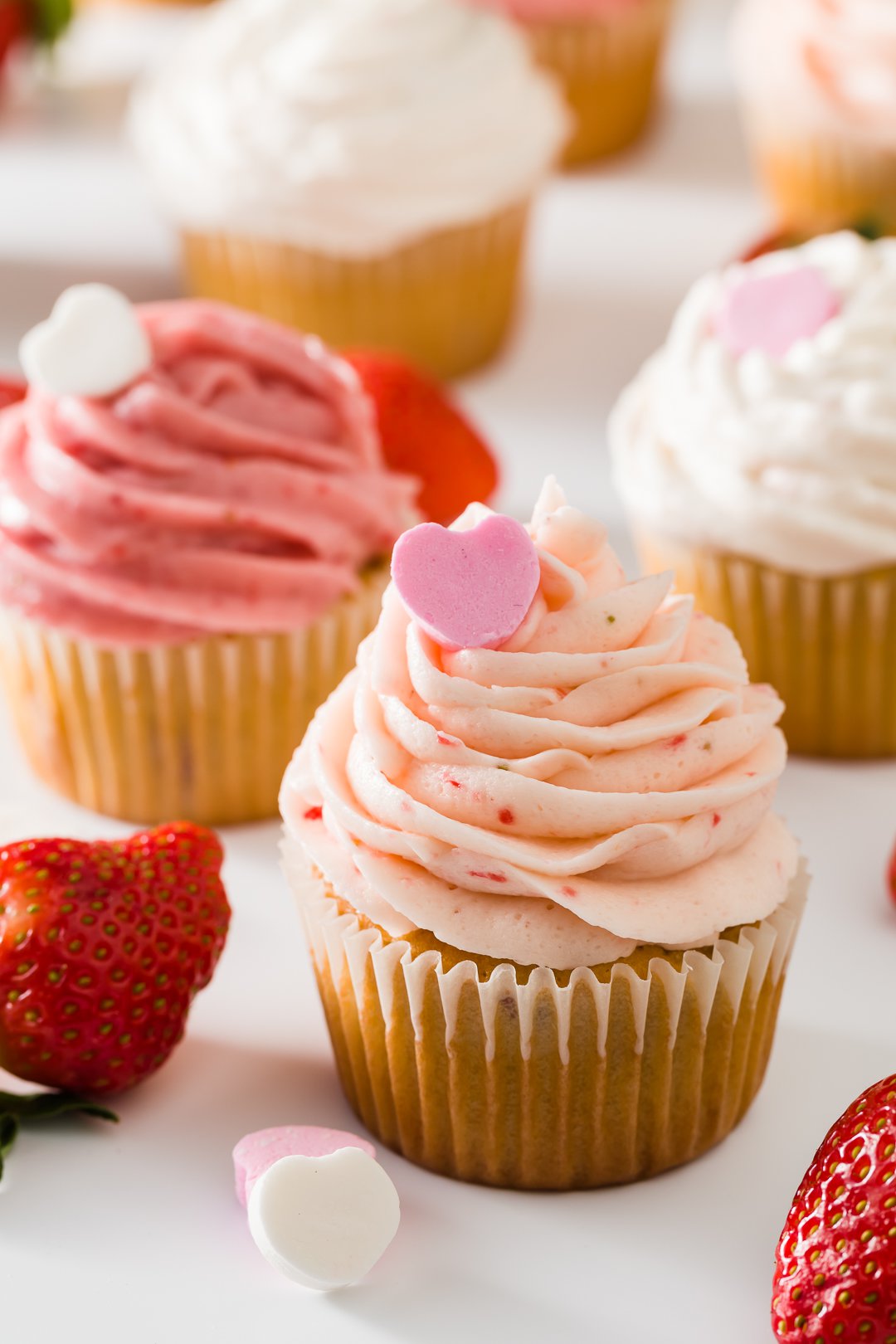 Pastelitos de fresa con corazones de conversación para el día de San Valentín