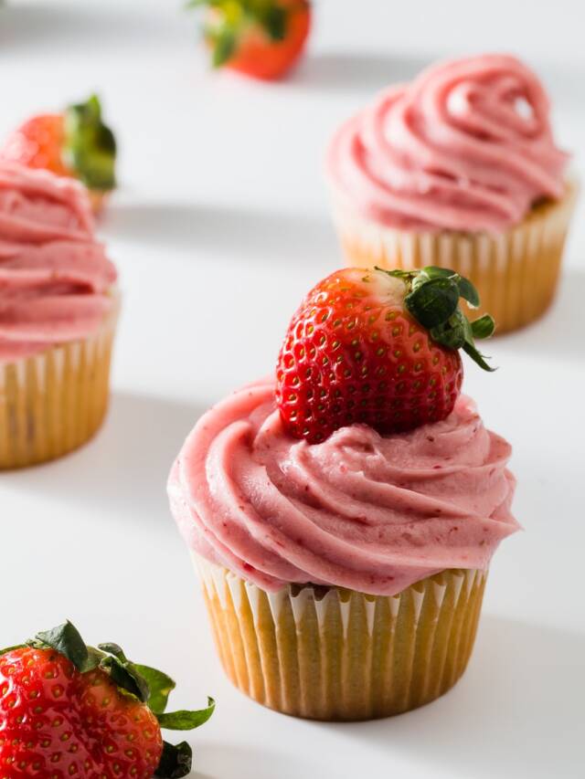 cropped-Strawberry-Cupcakes-and-Frostings-40.jpg