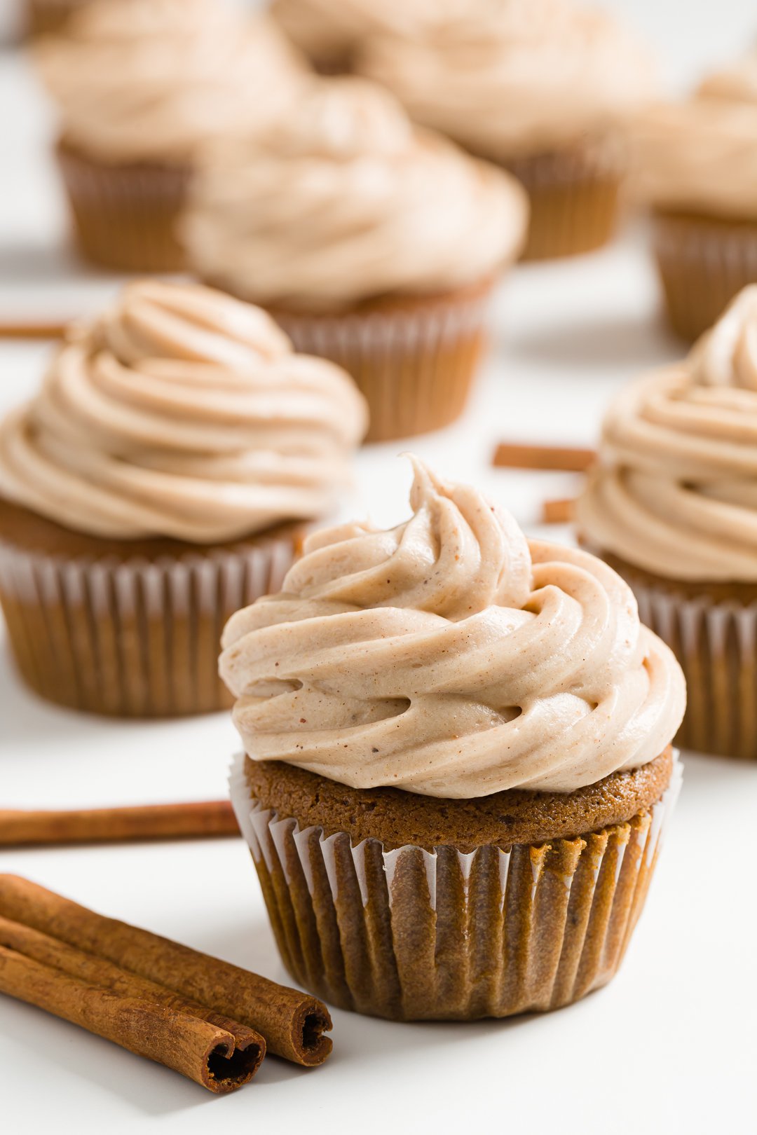 cinnamon cream cheese frosting on cupcakes