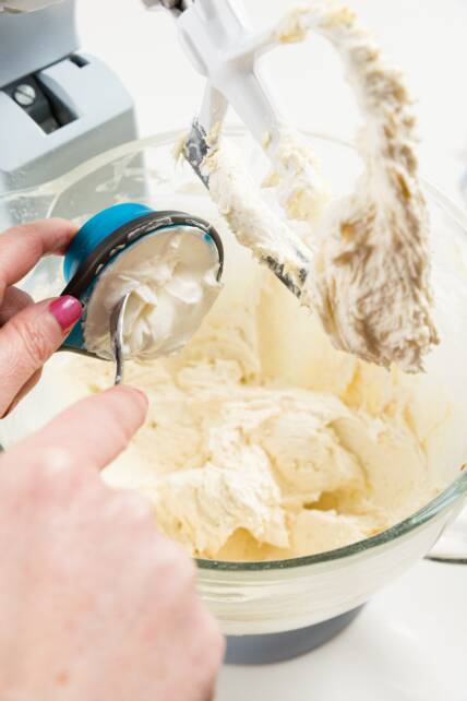 Agregar crema agria al glaseado