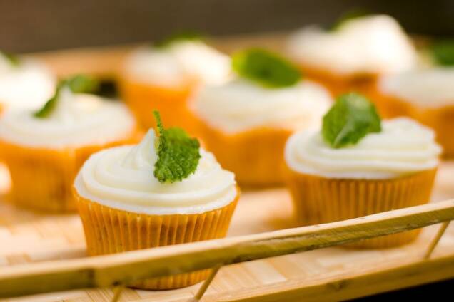 peach tea cupcakes