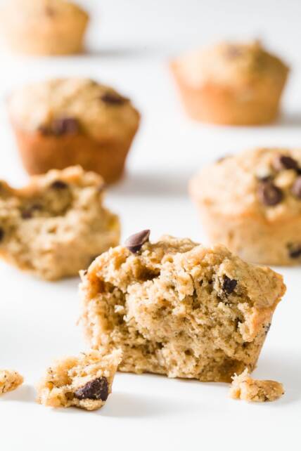 Muffin de chispas de chocolate con avena y plátano roto