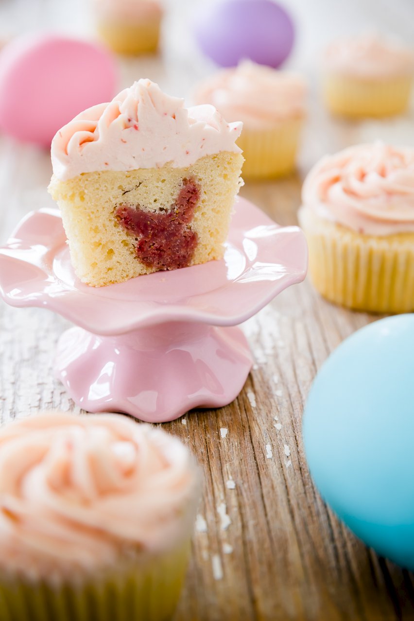 adorable Easter cupcakes with an Easter bunny design hidden inside