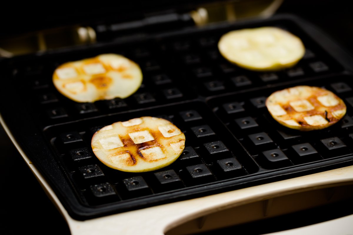 Baked apples in waffle iron