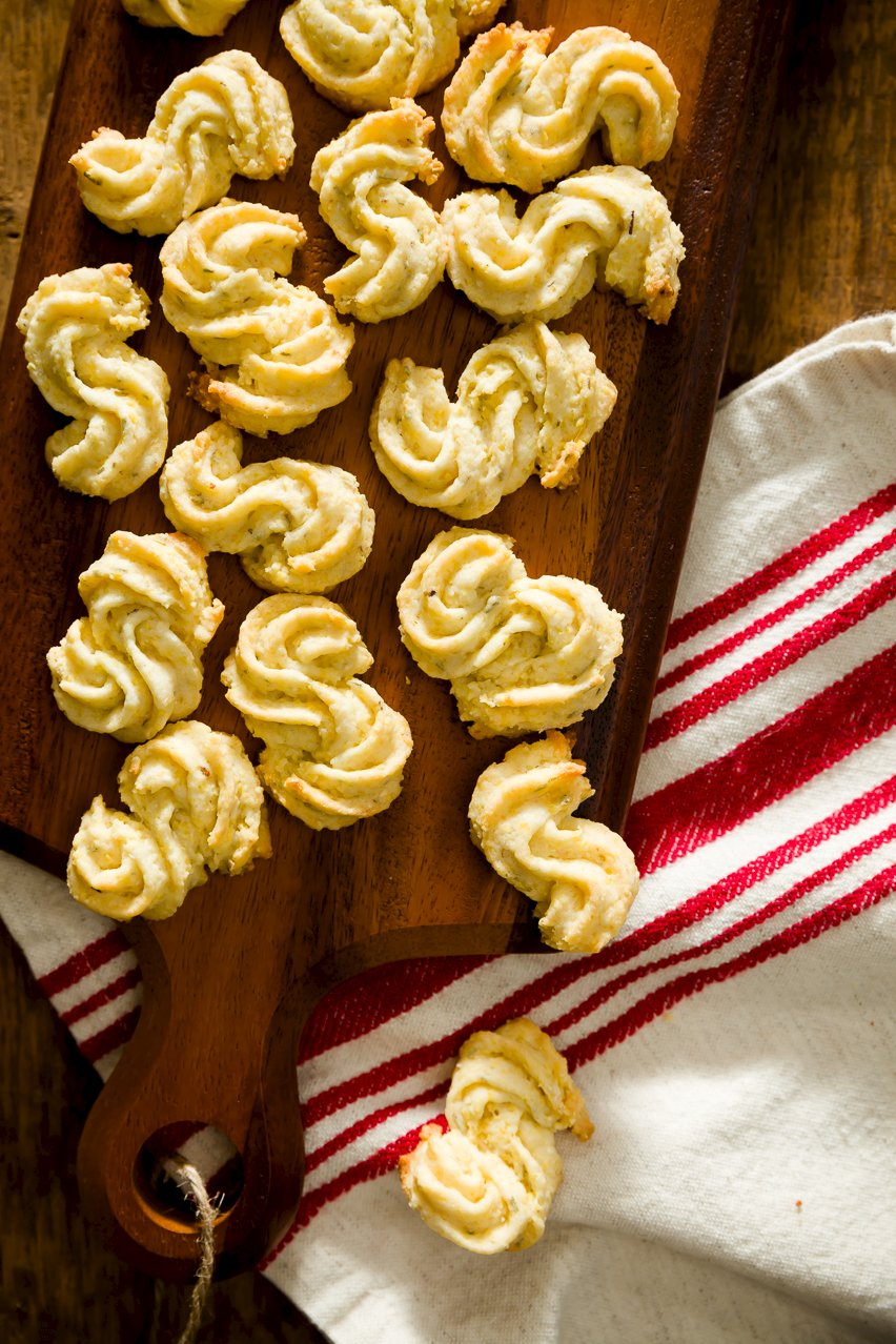 italian-polenta-cookies-with-goat-cheese-and-rosemary-cupcake-project