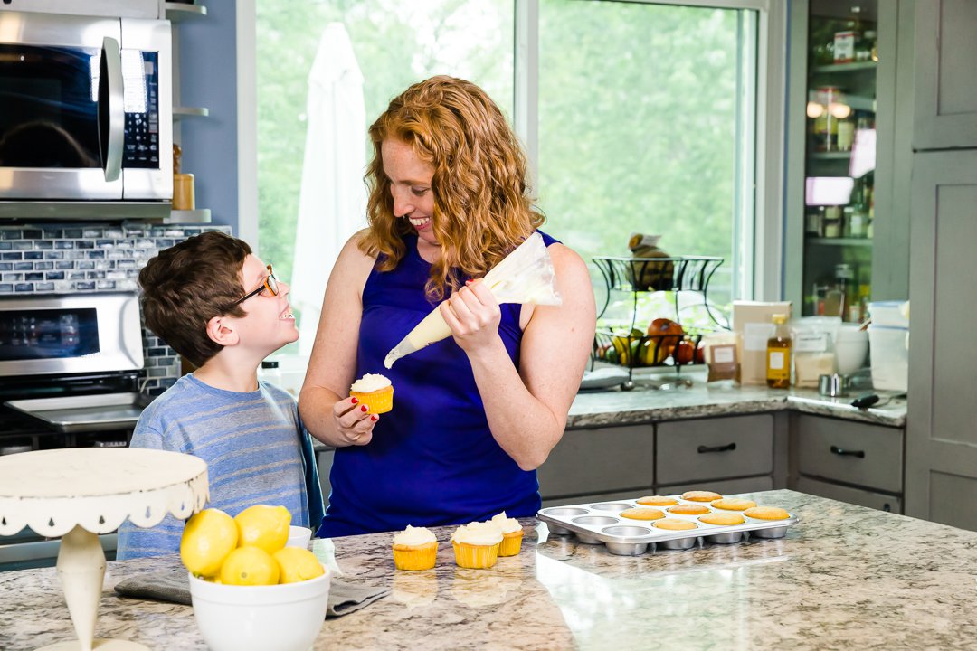 Myles and Stef frosting lemon cupcakes