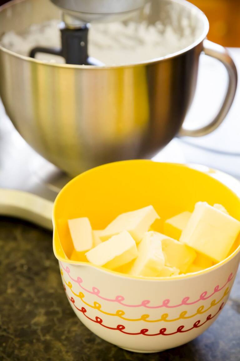 What's the Difference Between Italian, Swiss, and French Buttercream