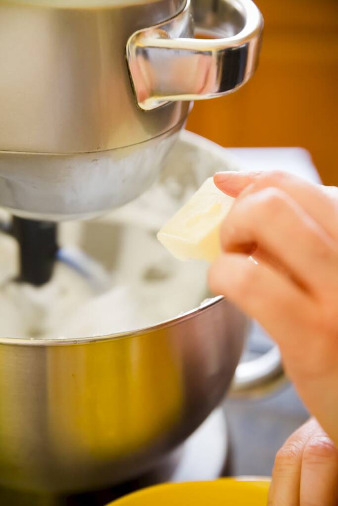 What's the Difference Between Italian, Swiss, and French Buttercream