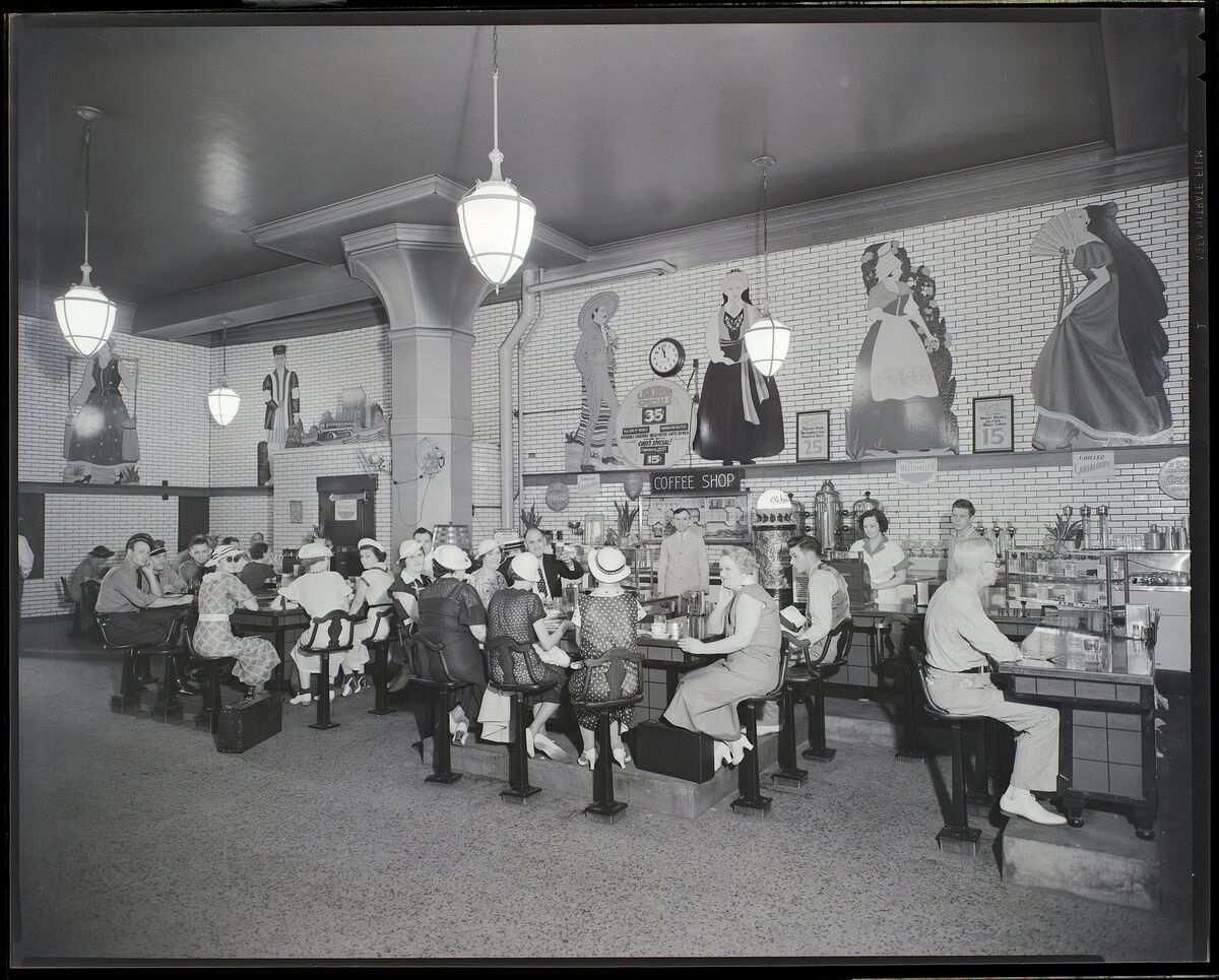 Greyhound bus terminal coffee shop. Negative by Isaac Sievers, 1936. Missouri History Museum Photographs and Prints Collection. Sievers Studio Collection. Image number: P0403-07076-02-8n