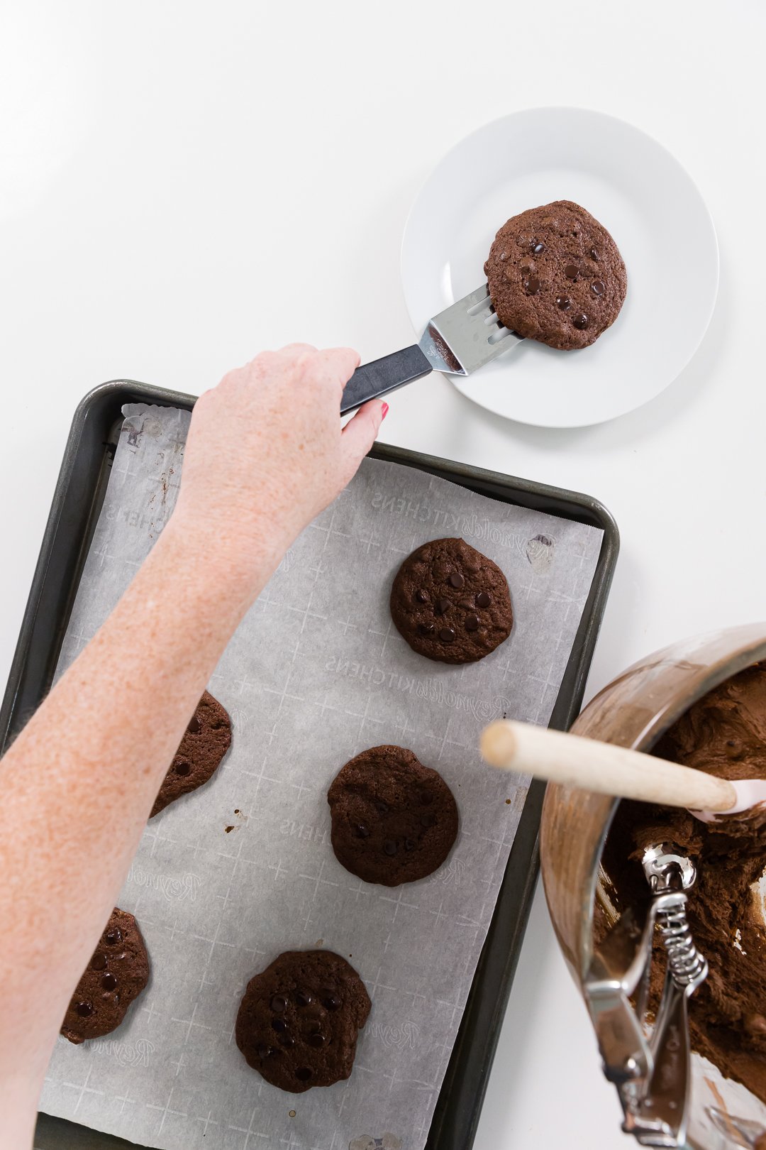 Removing cookies from a cookie sheet
