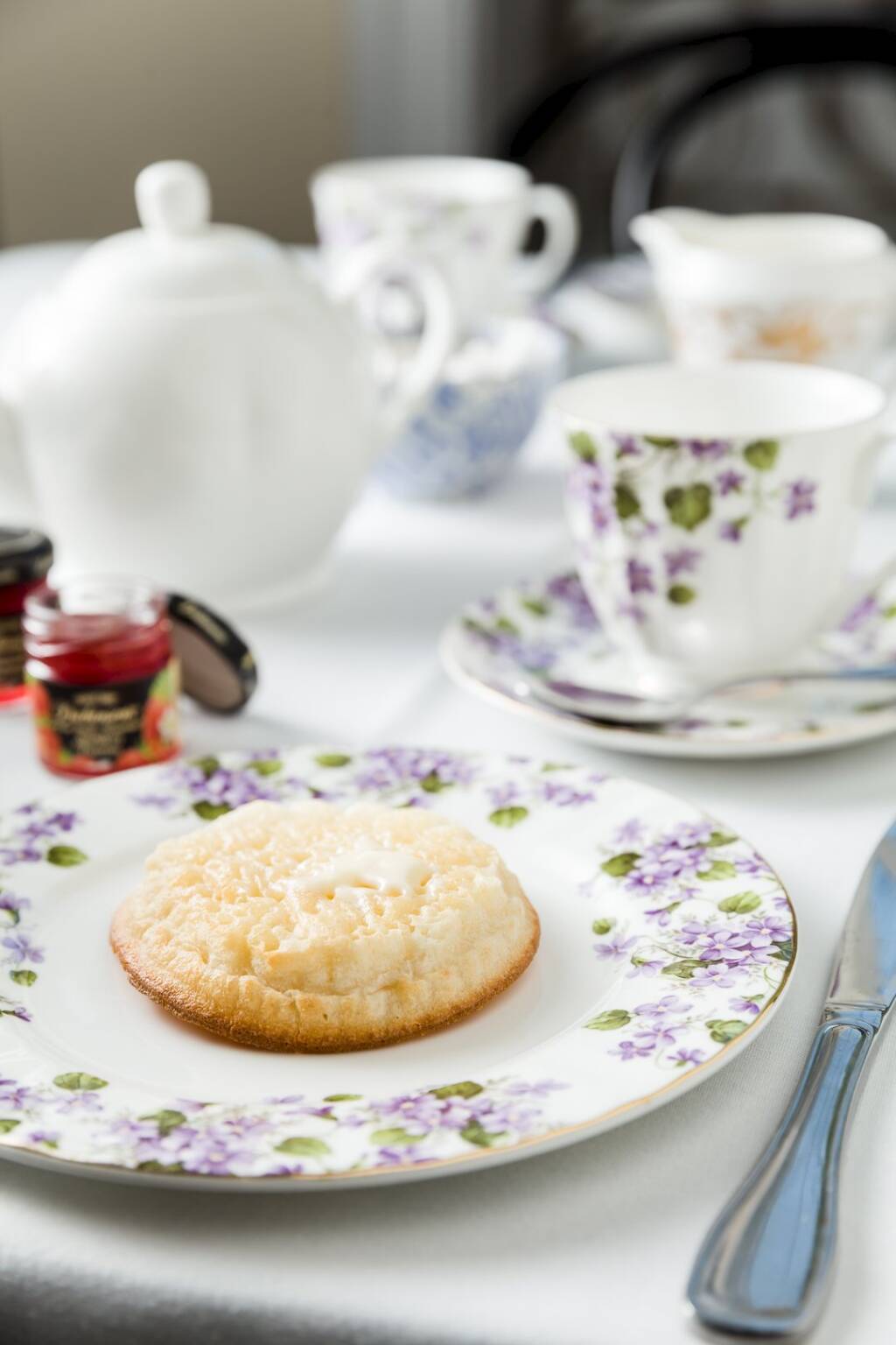 How to Enjoy Tea and Crumpets Cupcake Project