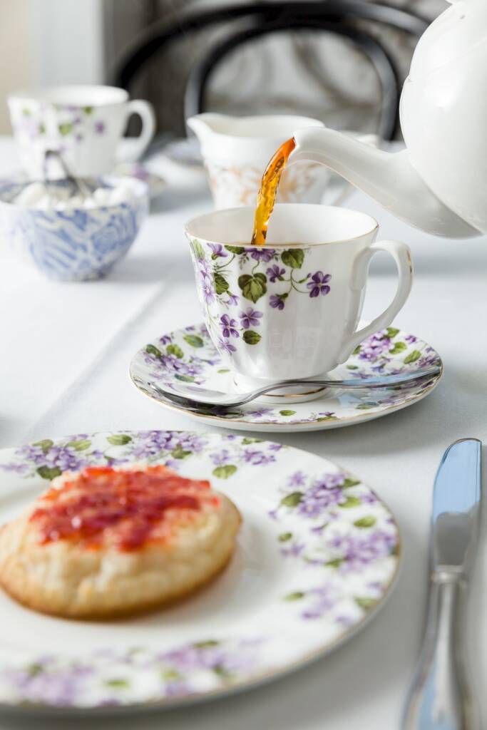 How to Enjoy Tea and Crumpets Cupcake Project