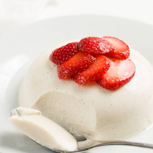 Vanilla Panna Cotta (Vegetarian Recipe)