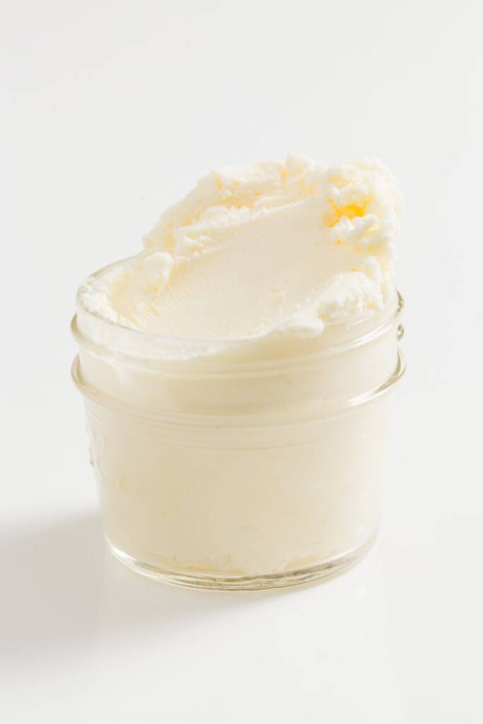  Ein Glas voller clotted Cream