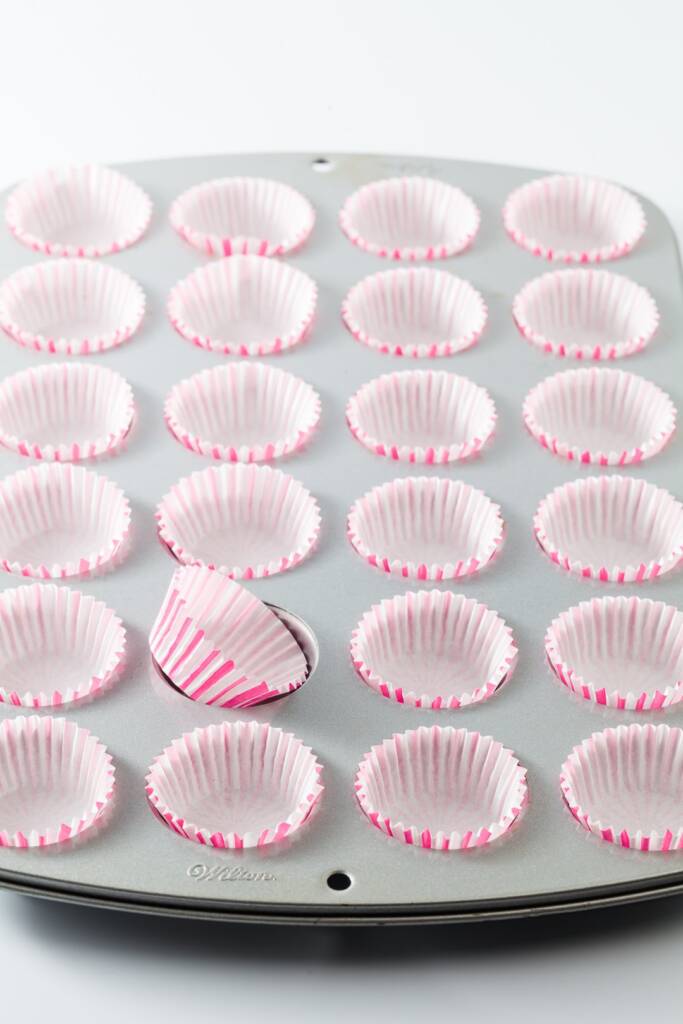 Mini-Cupcake-Förmchen, gefüllt mit 24 Einlegebögen