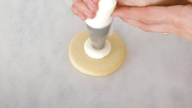 Galletas navideñas con glaseado de crema de mantequilla