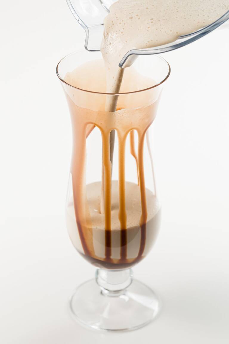 How To Make A Mudslide Cocktail Frozen Mudslide And Traditional