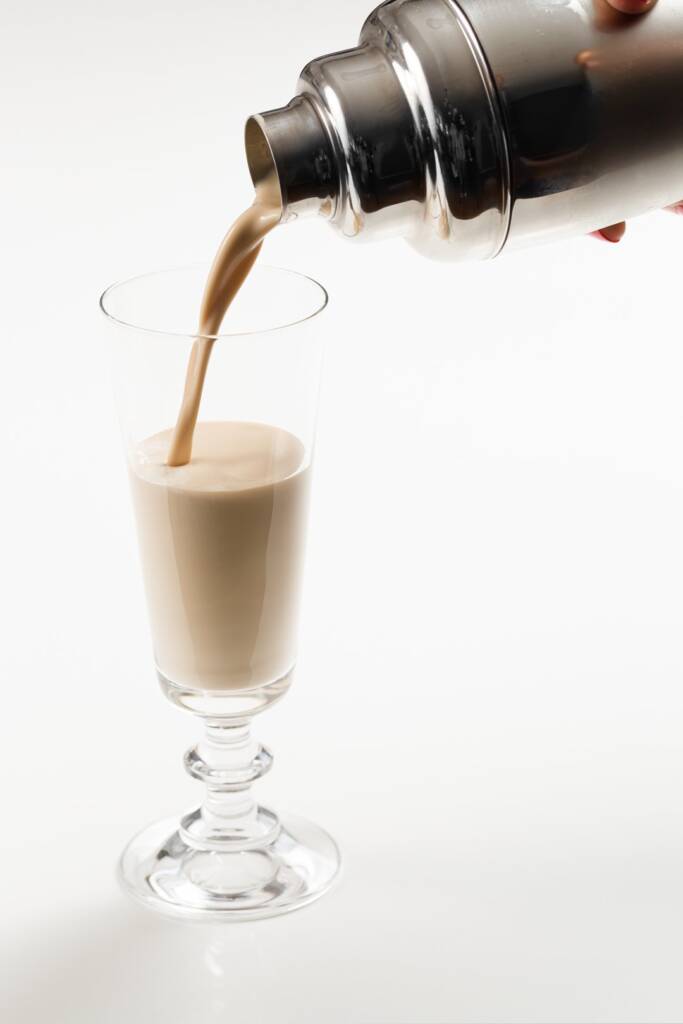 How To Make A Mudslide Cocktail Frozen Mudslide And Traditional