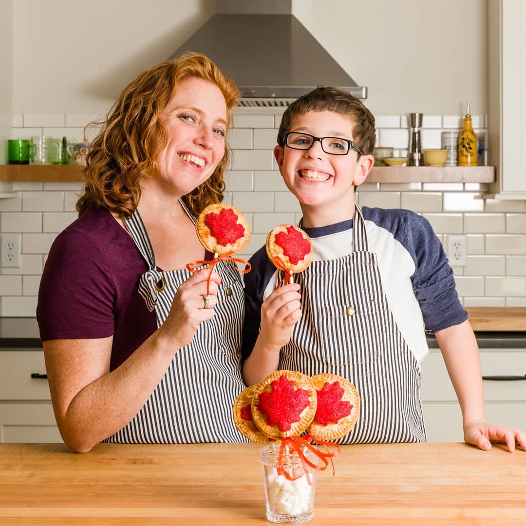 Gallery image for https://www.nelliesfreerange.com/egg-recipes/chocolate-chip-cookie-pie-pops