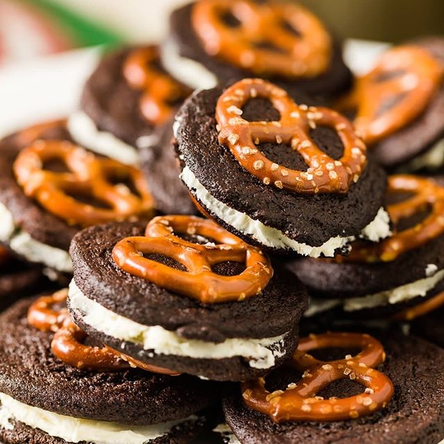 Gallery image for https://www.cupcakeproject.com/homemade-pretzel-and-beer-oreo-cookies/