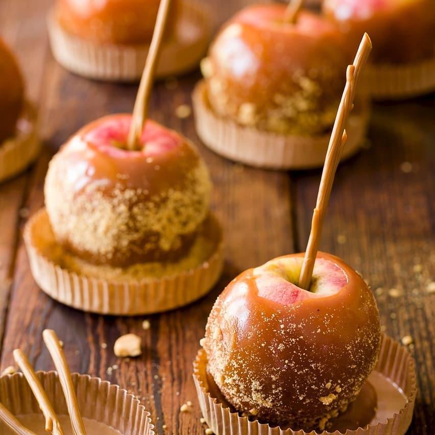 Gallery image for https://www.cupcakeproject.com/perfect-pumpkin-spice-caramel-apples/