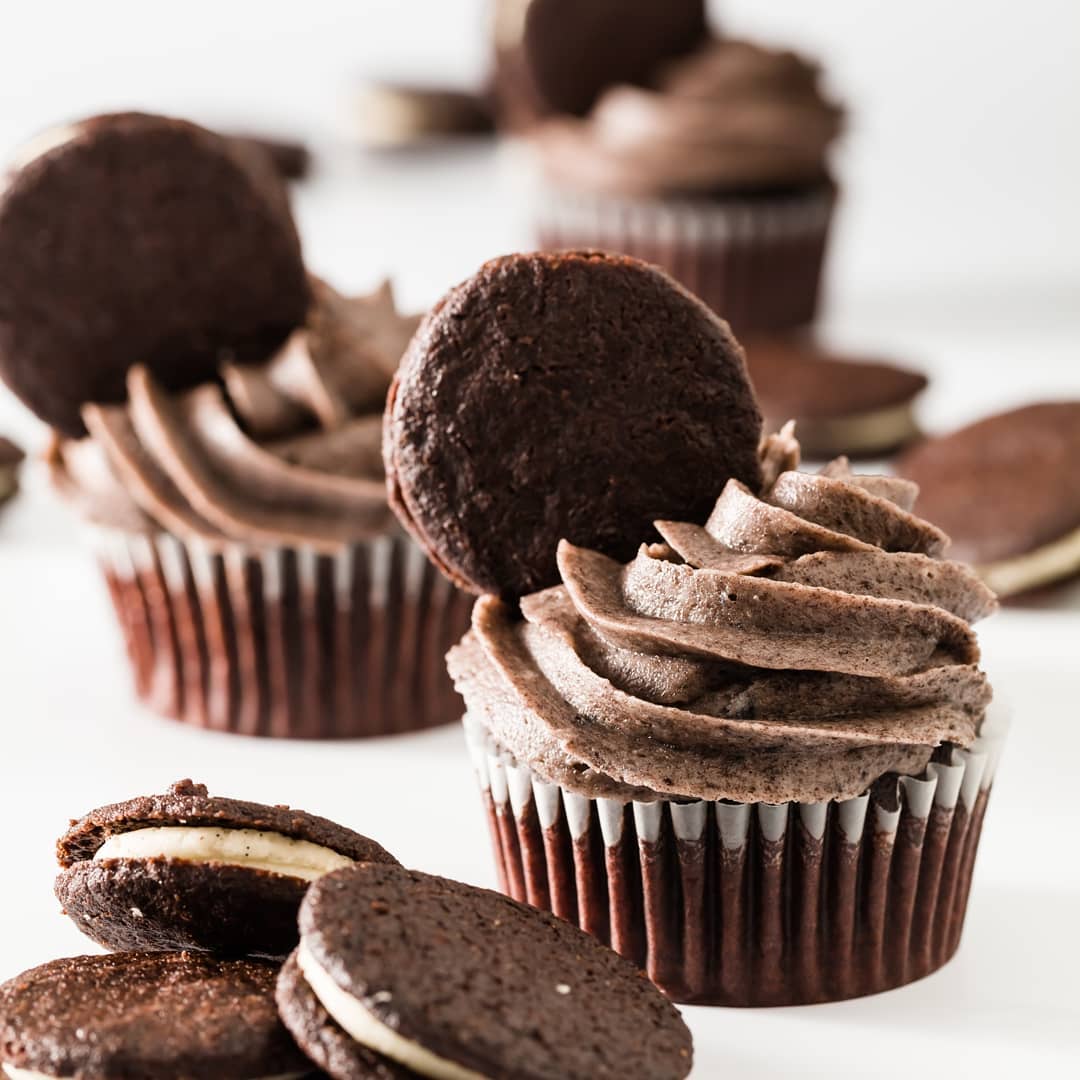 Gallery image for https://www.cupcakeproject.com/oreo-cupcakes-with-built-in-cup-for/