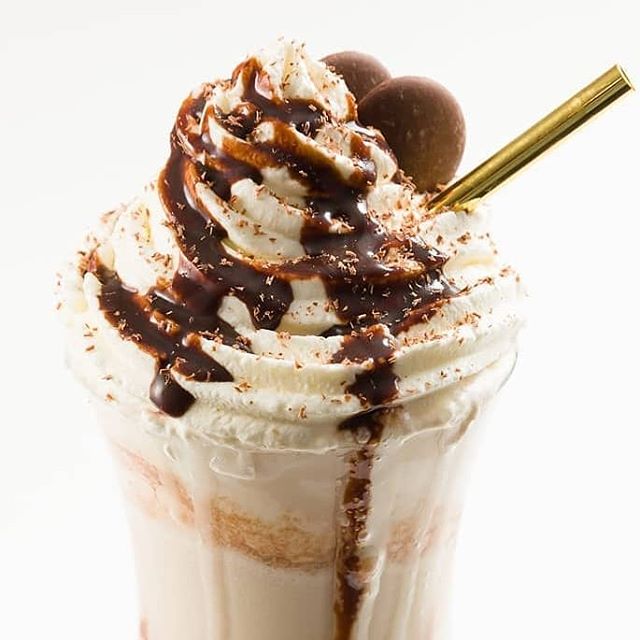 Gallery image for https://www.cupcakeproject.com/frozen-mudslide-drink-adult-milkshake/