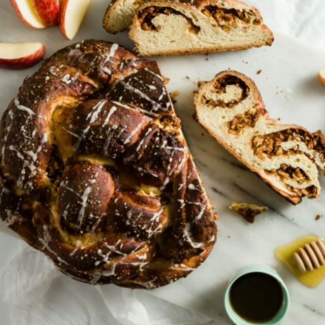 Gallery image for https://www.cupcakeproject.com/2018/08/apple-challah.html